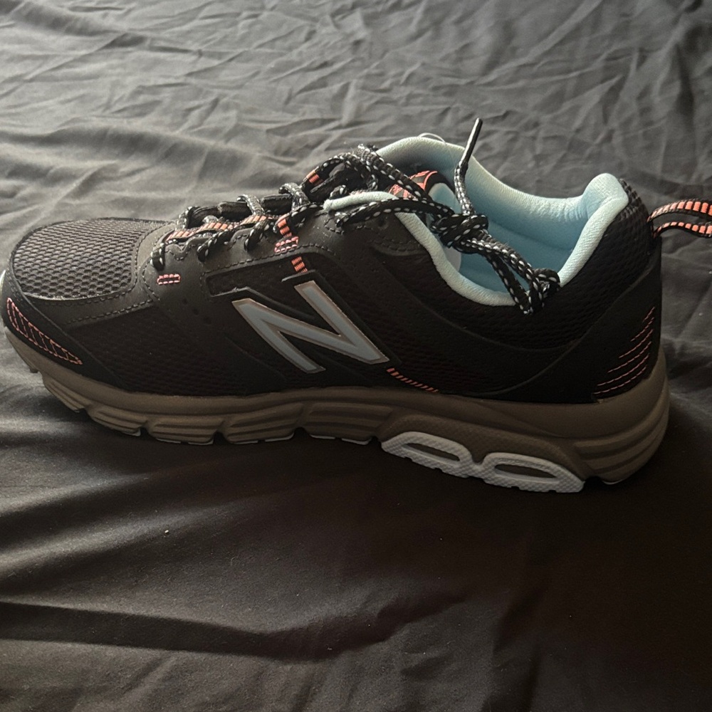 New Balance Women’s Black and Coral Sneakers - Picture 8 of 10